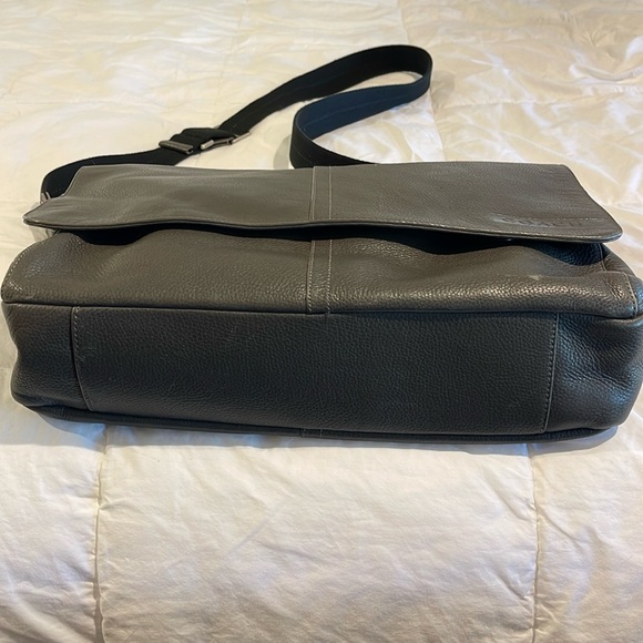 Coach “Camden” Pebbled Leather Unisex Messenger Bag - Picture 12 of 16